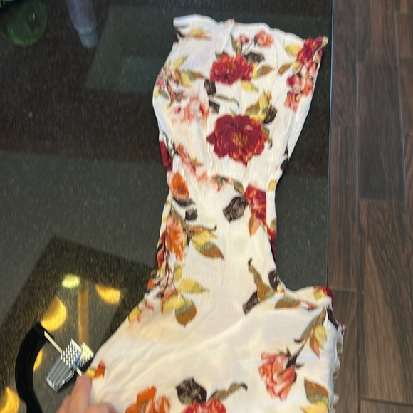 a.n.a‎ Red Floral Blouse with Ruffled Long Sleeves - Picture 4 of 4